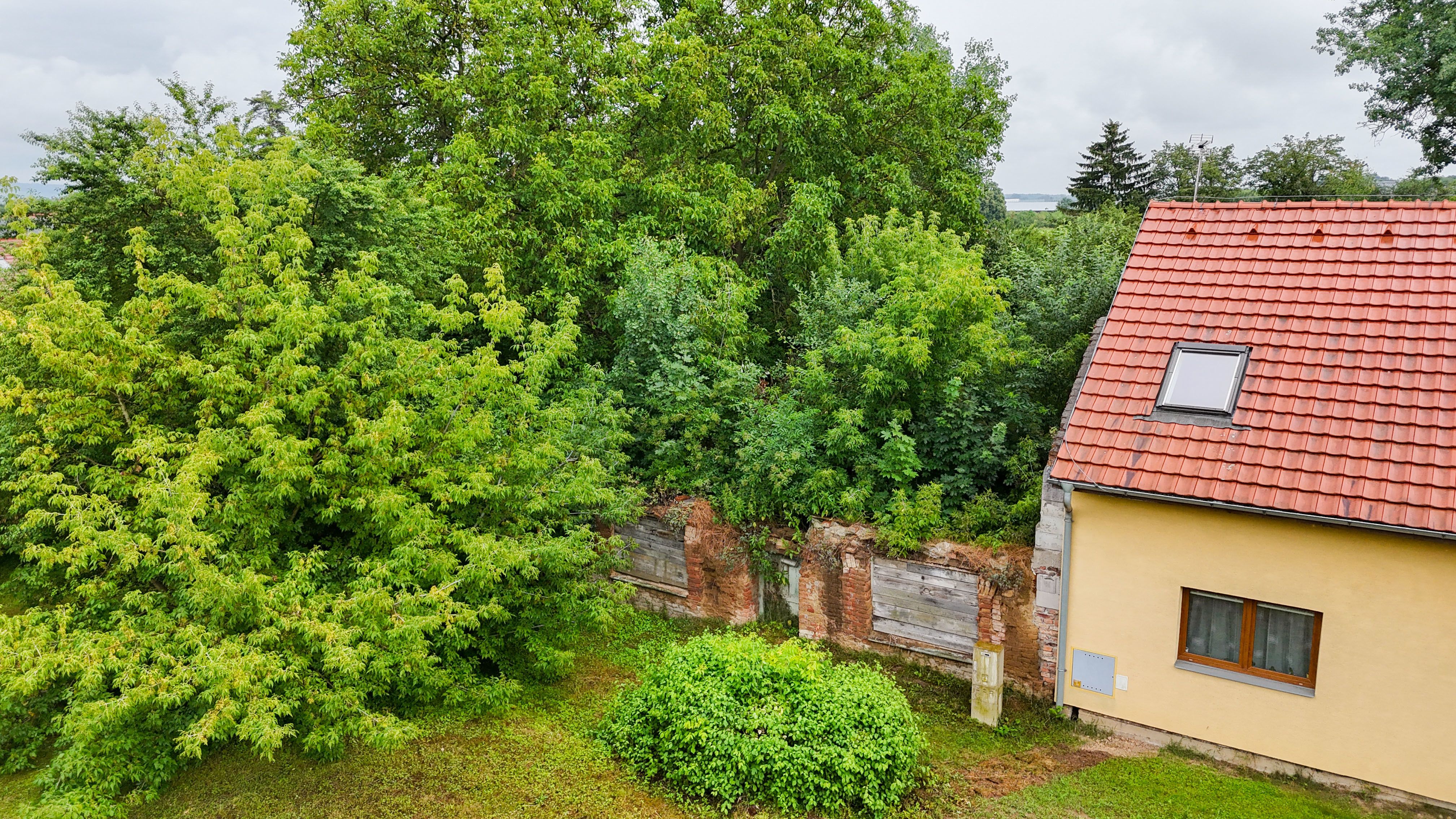 Podíl 2/3 na stavební pozemku v Olomouci, ulice Božkova - titulní obrázek