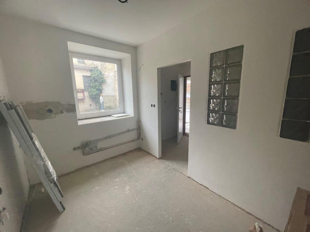 Prodej objektu s pěti byty a prodejnou ve Velké Bystřici - obrázek č.21