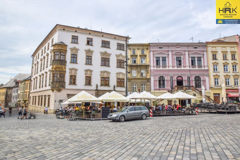 Pronájem atraktivního bytu 3+1 v historickém centru Olomouce, Dolní náměstí - titulní obrázek